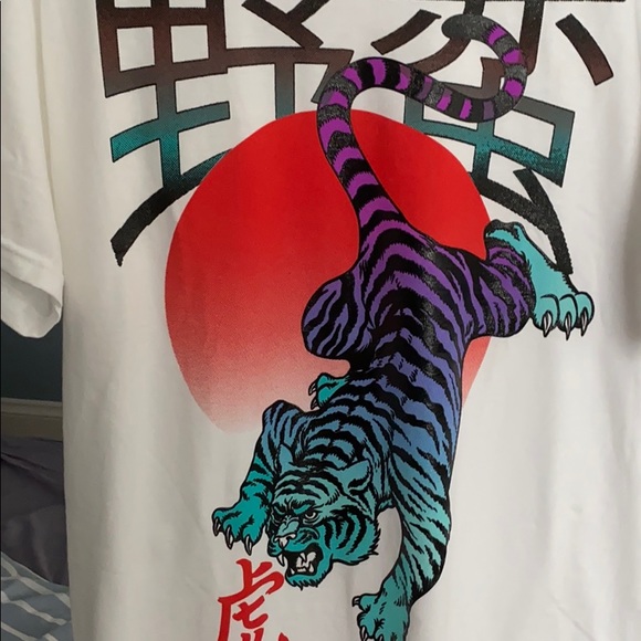 Fashion Nova graphic t shirt - Picture 2 of 3